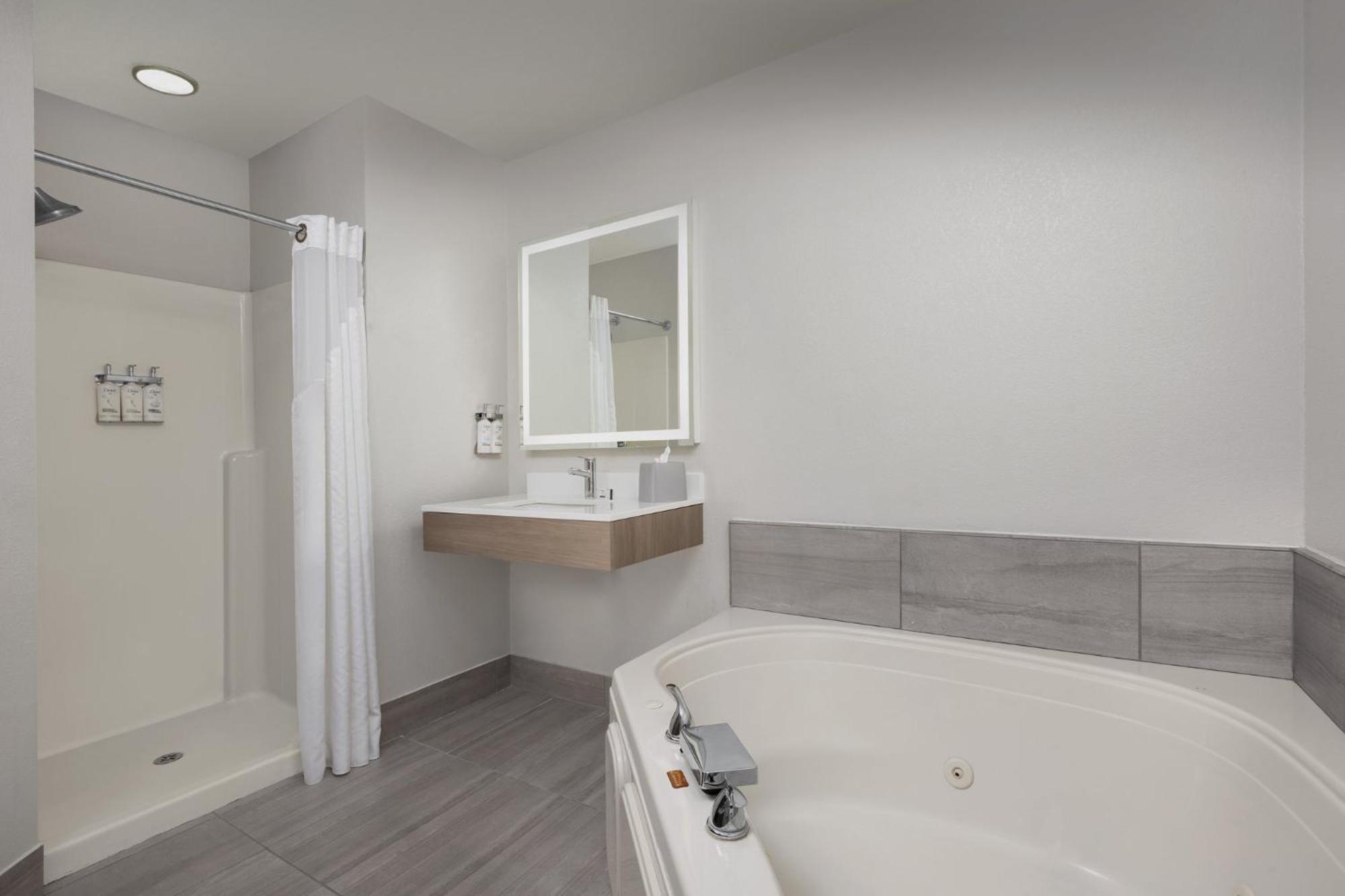 Holiday Inn Express & Suites Superior By Ihg Exterior foto